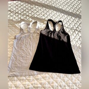 Lululemon tank lot black and white